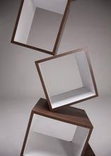 Cargar imagen en el visor de la galería, Equilibrium Nogal - Blanco